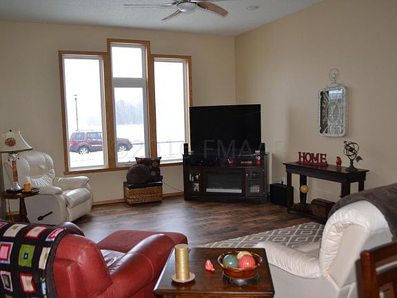 5th image of 417 19th Ave W
