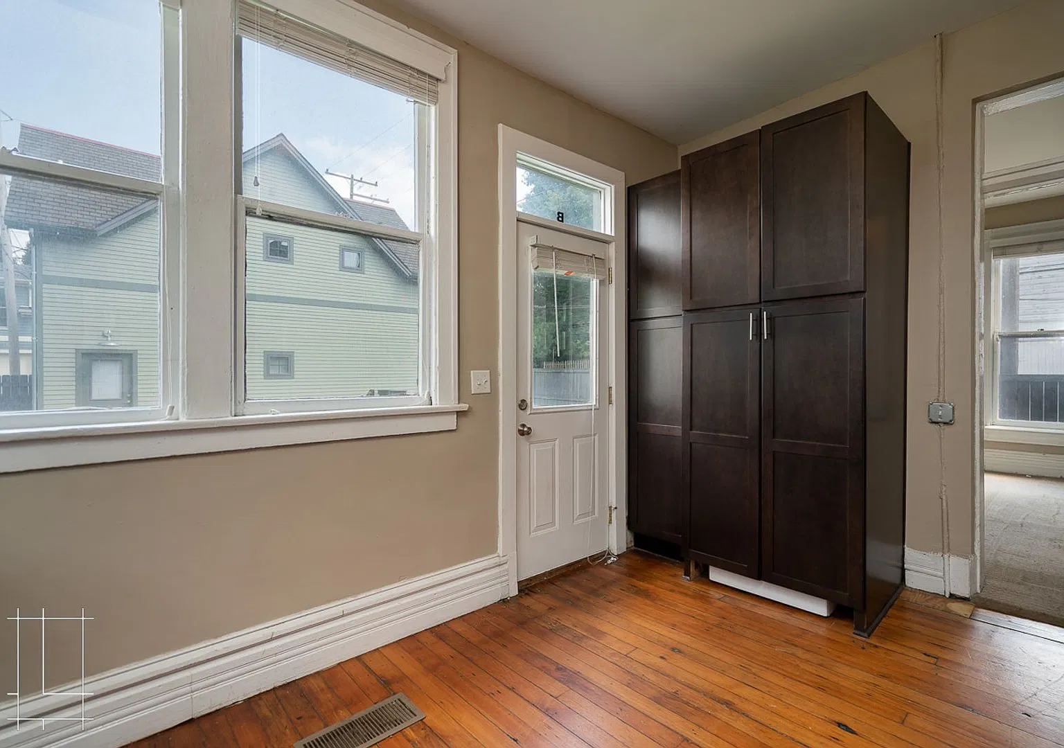 216 W. Hubbard Ave — Photo 3