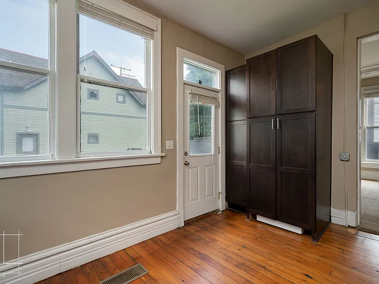 216 W. Hubbard Ave — Photo 3