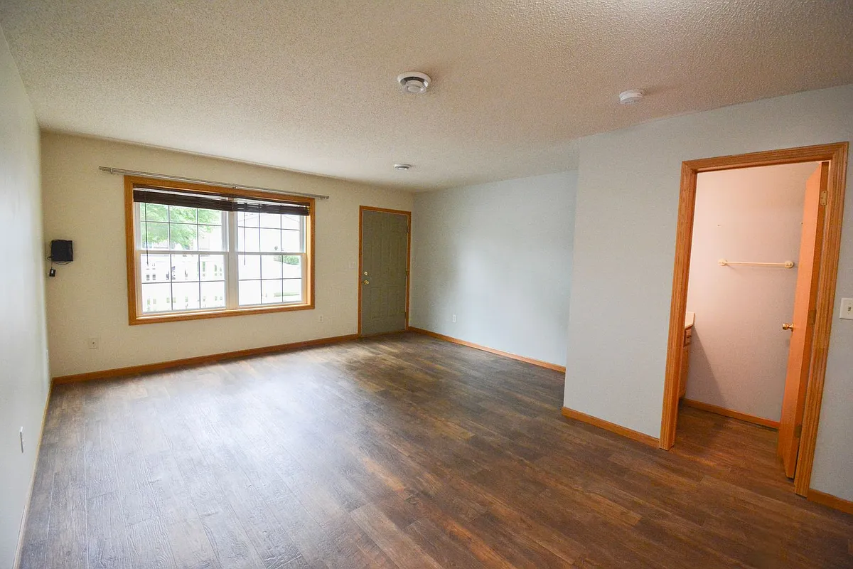Building Photo - 6134 S Pointe Dr SW
