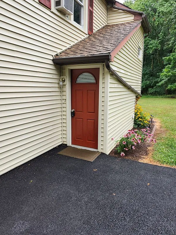 2 bed, 1.0 bath, 1100 sqft, $1,400 — Photo 3