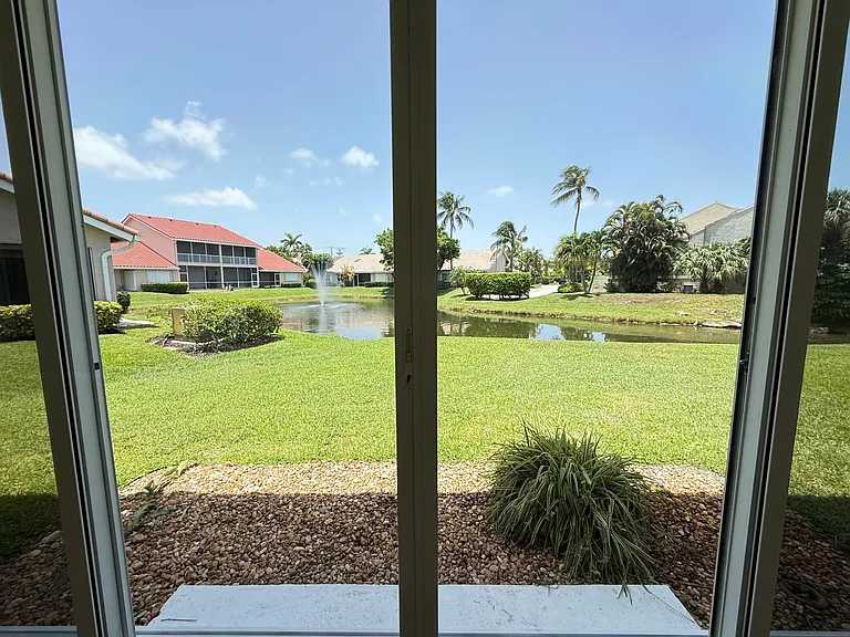 225 N Lakeshore Dr — Photo 31