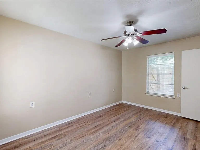 1724 Boardwalk Ct — Photo 21