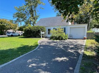 614 Hicksville Rd, Massapequa, NY 11758