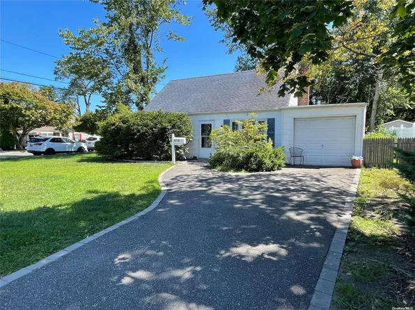 614 Hicksville Road, Massapequa, NY 11758