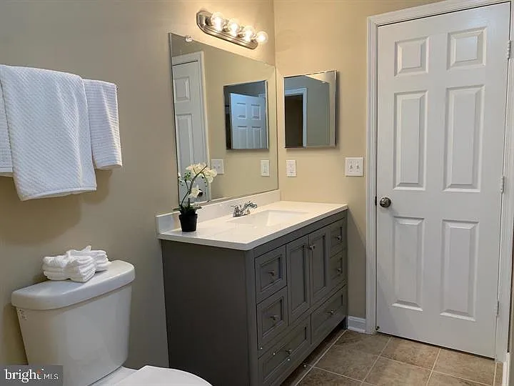 10010 Vanderbilt Cir #5-9 — Photo 16