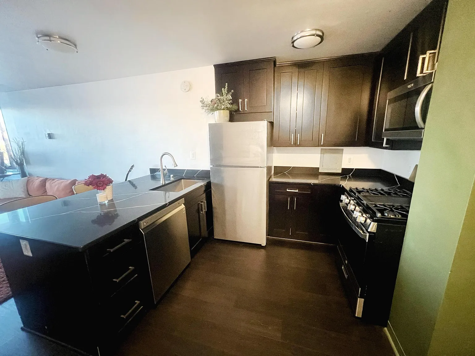Studio, 475 sqft, $1,950 — Photo 3
