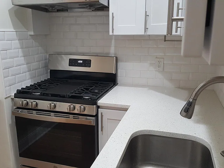 320 N 40th St #1 — Photo 4