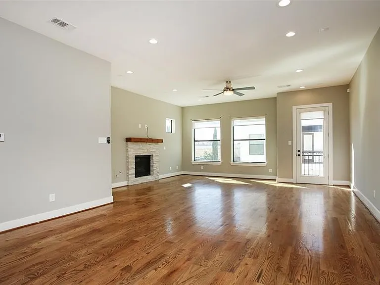 2529 Calumet St — Photo 24