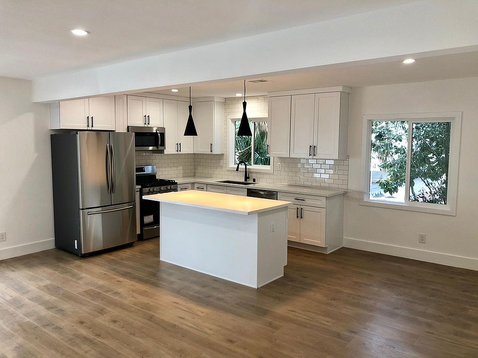 Brand new open living kitchen