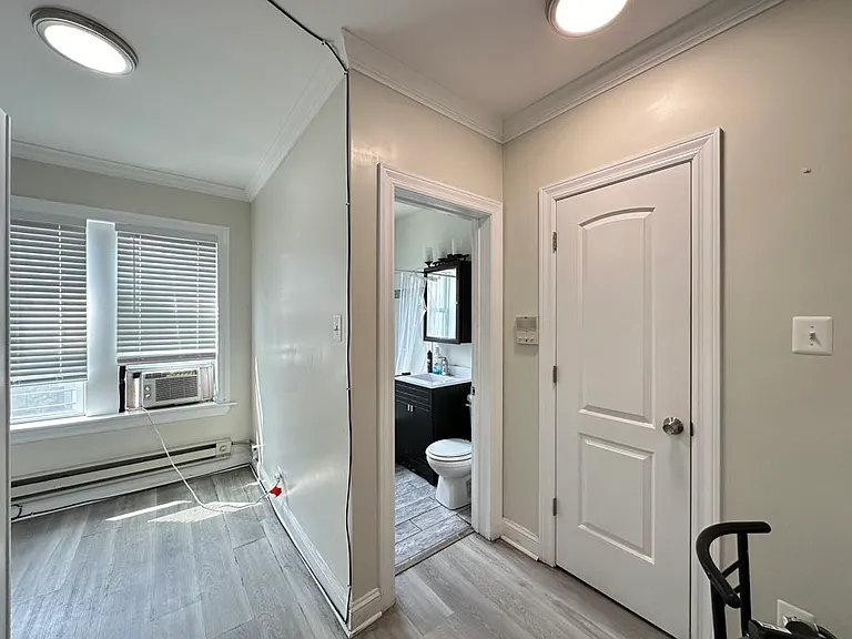 3817.5 N Greenview Ave #W3 — Photo 17