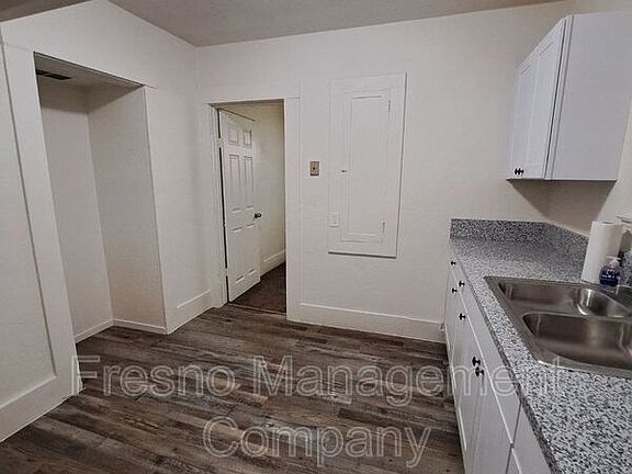 3rd image of 956 N Farris Ave