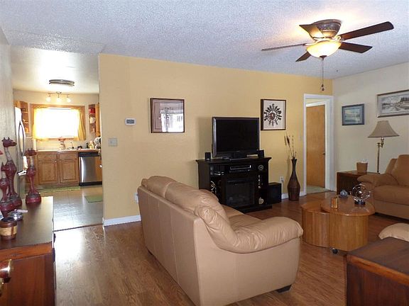 3rd image of 421 Haines Ave