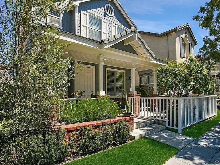 15 Old Spire Dr — Photo 1