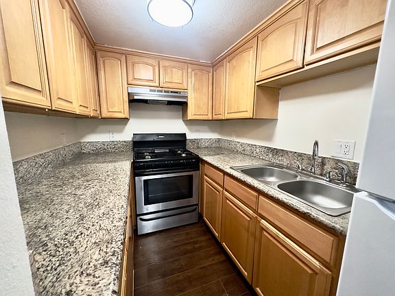 4th image of 11063 Cumpston St Unit 103