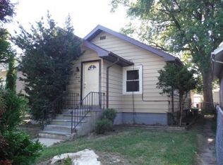 924 Walnut St, Waukegan, IL 60085