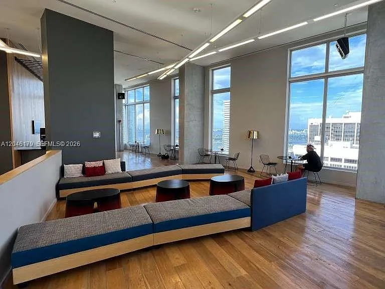151 SE 1st St #Penthouse 07 — Photo 23