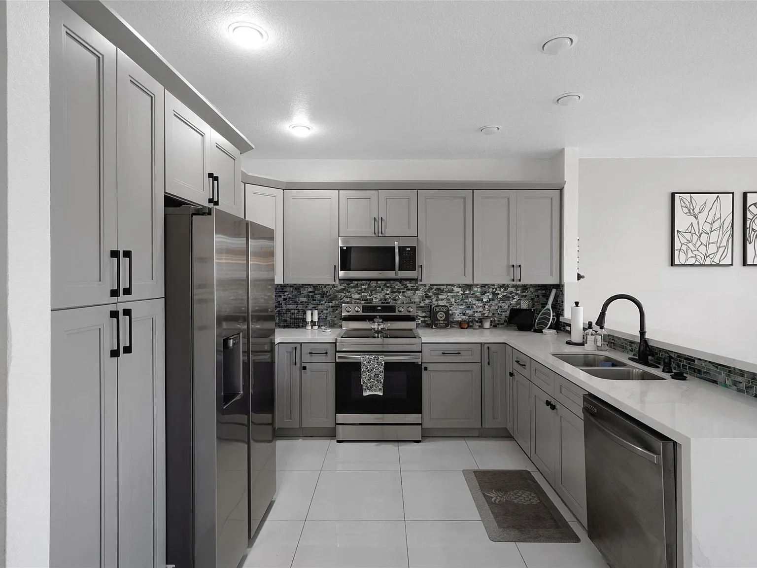 3 bed, 2.5 bath, 1514 sqft, $3,200 — Photo 2