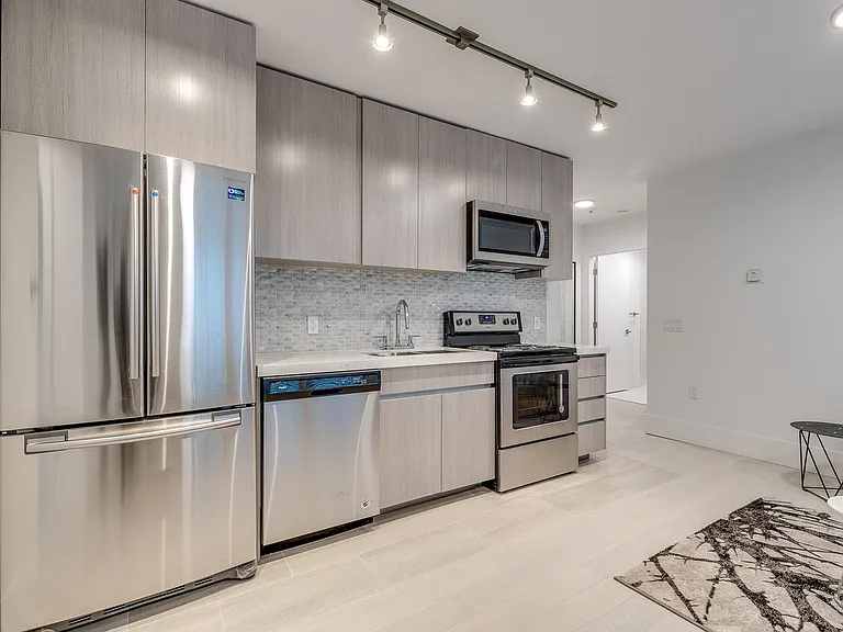 1425 Haro St #202 — Photo 10