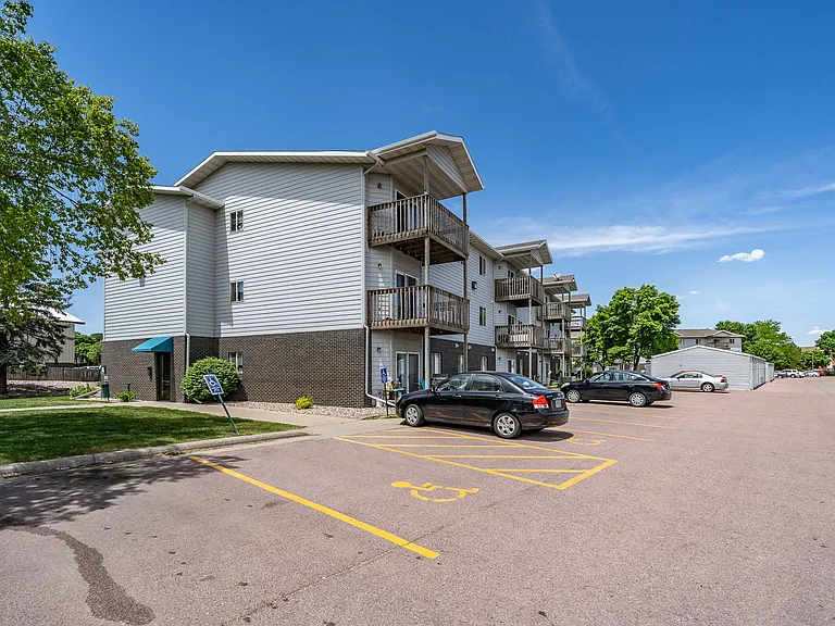 Oxbow Park Apartments — Photo 10