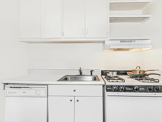 Sold by Re/Max In The City | media 5