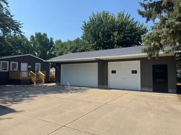 720 6th Ave S, Brookings, SD 57006