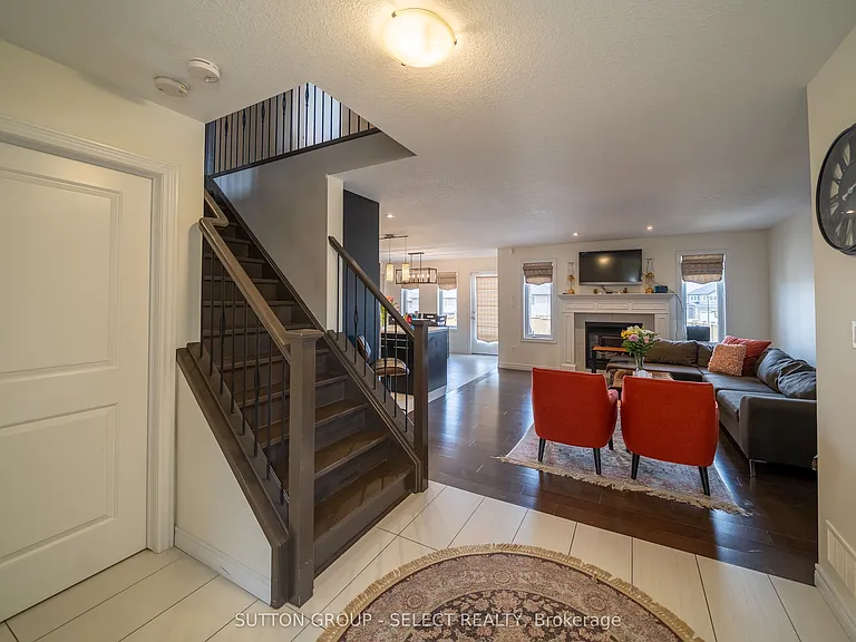 1825 Couldridge Way — Photo 3