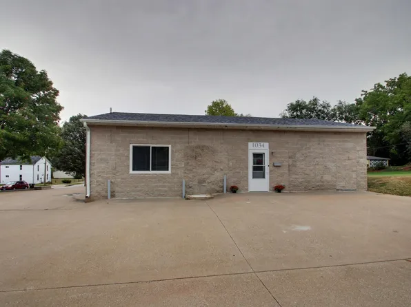 1034 N 4th St, Quincy, IL 62301