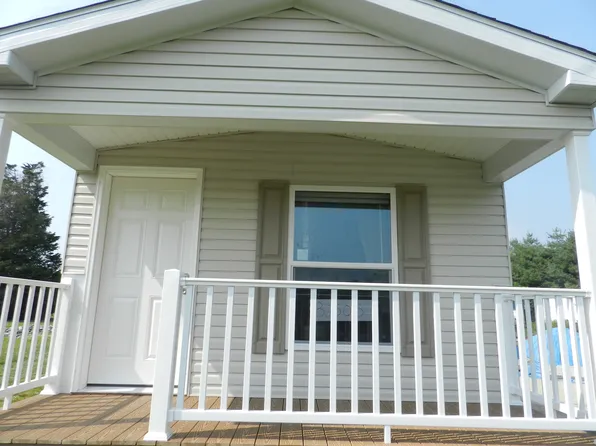 16 1st St, Portsmouth, RI 02871