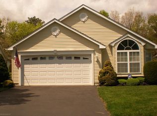 42 Oakmont Rd, Lakewood, NJ 08701