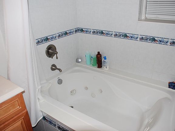 4th image of 114 Woodside Grn APT 2C
