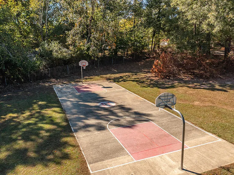 Sanford Estates — Photo 13