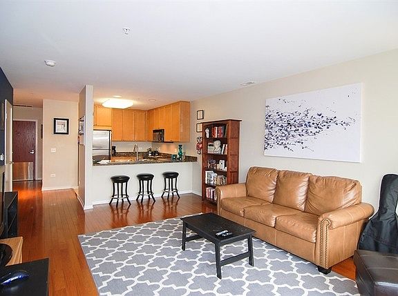 3rd image of 125 N Euclid Ave APT 205