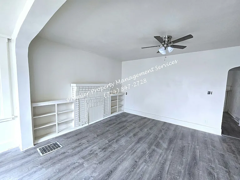125 N Chestnut St #1/2 — Photo 7