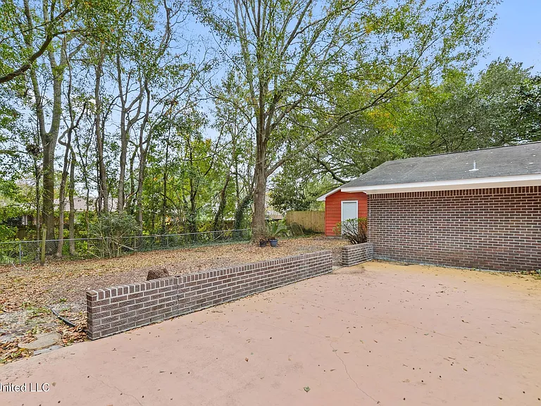 6104 Gruich Cir — Photo 27