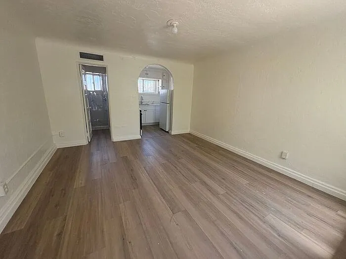 2245 S 6th Ave #7 — Photo 6