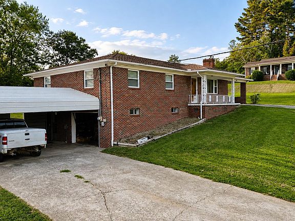 2nd image of 3888 Chapman St