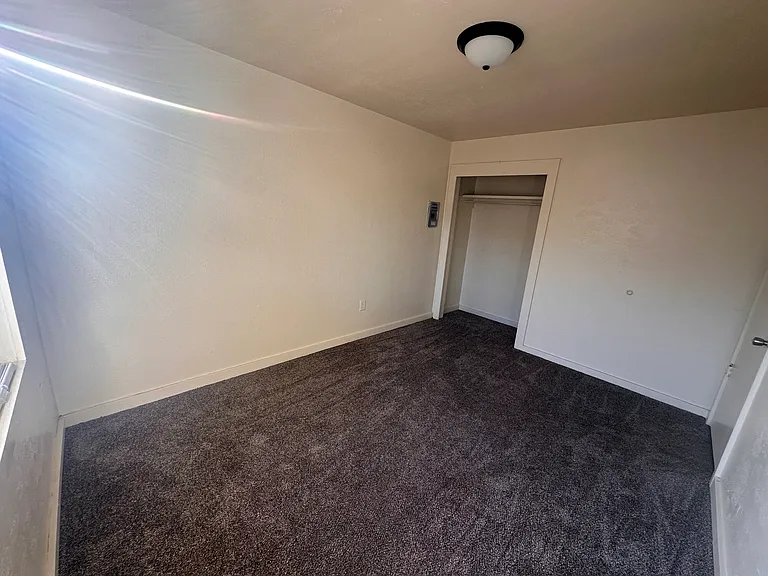 501 W Ross Ave — Photo 12