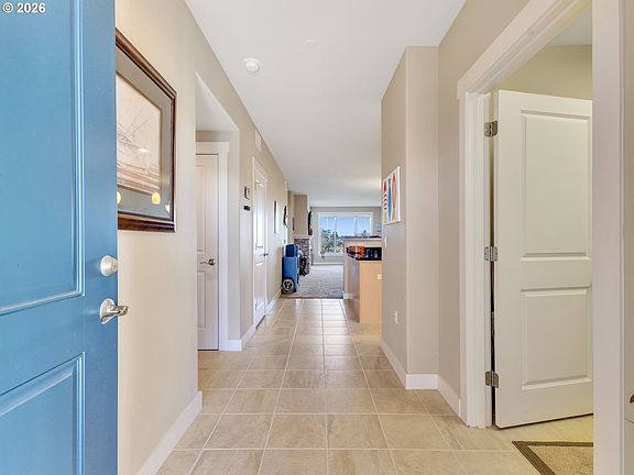 4th image of 1000 N Holladay Dr Unit 304