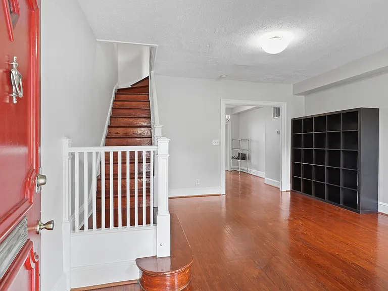209 Douglas St NE — Photo 5