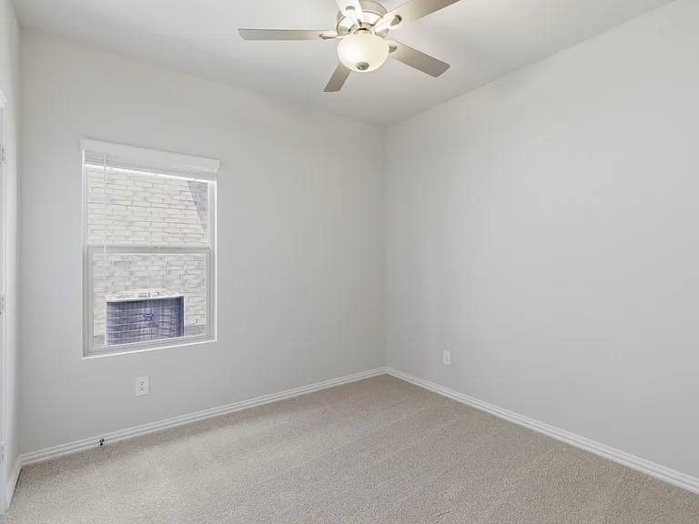 501 Green Gables Dr — Photo 9