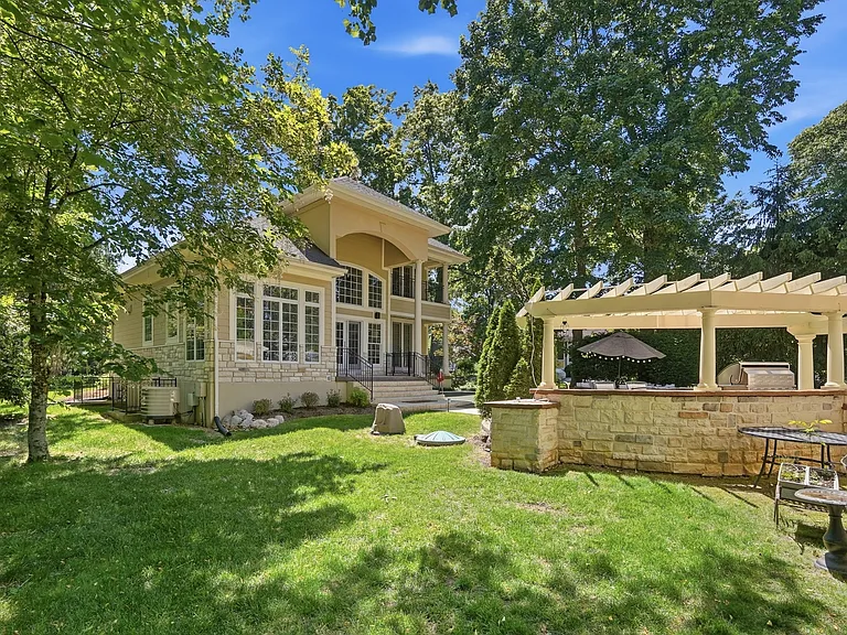 306 Harvard Ave — Photo 100