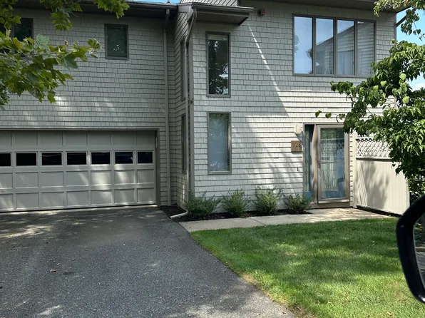 126 Windward Ln, Bristol, RI 02809