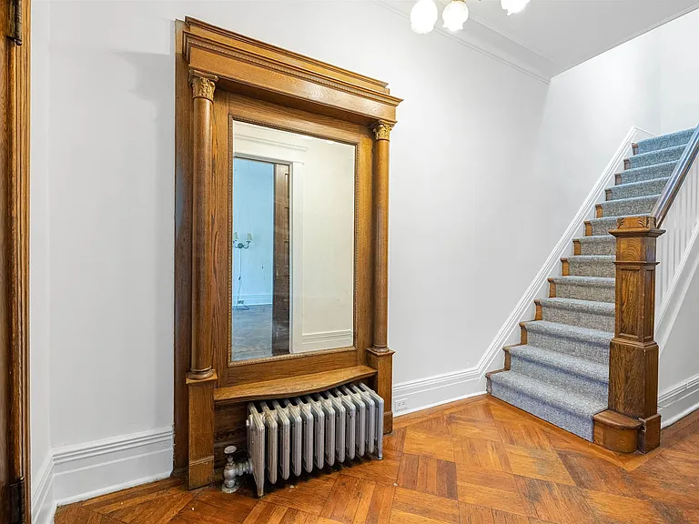 258 Woodlawn Ave — Photo 17