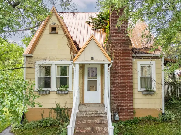 15 4th St SE, Pulaski, VA 24301