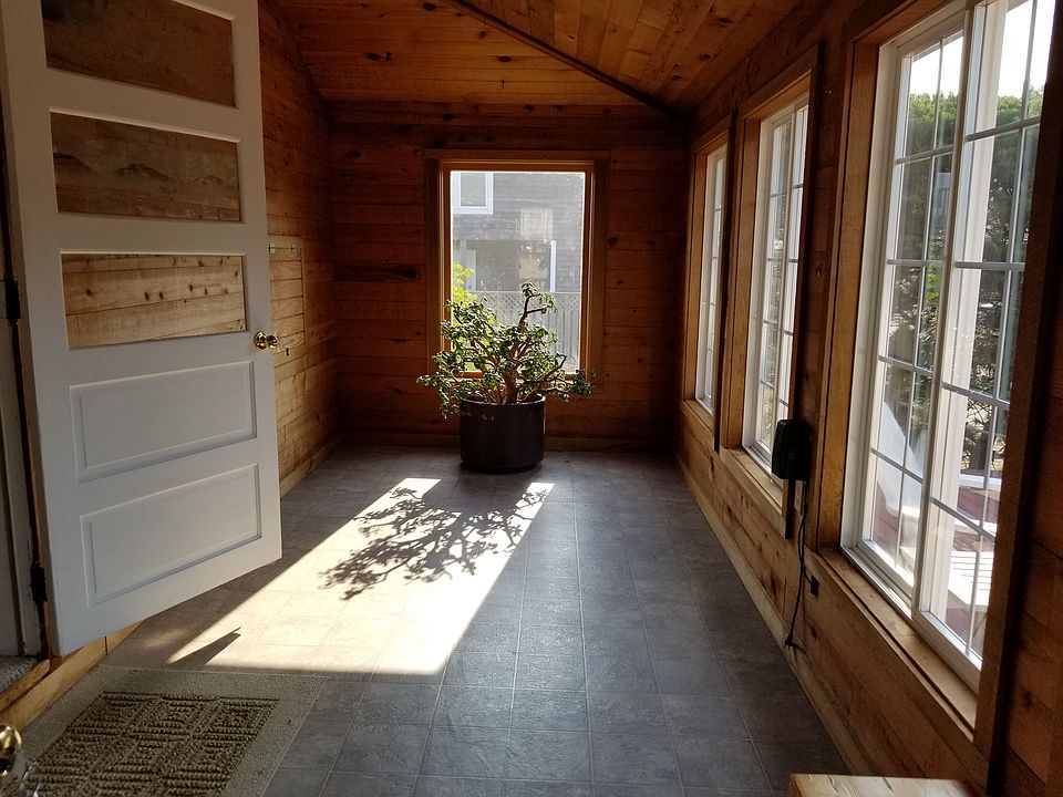 Sun Porch and entry