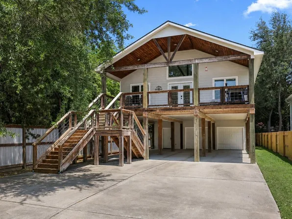 3605 Pecan Dr, Bacliff, TX 77518