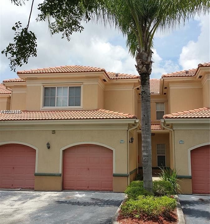 1st image of 2552 Centergate Dr