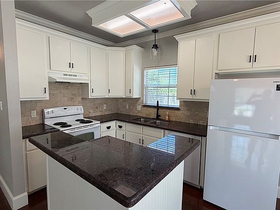 5th image of 3689 Holick Ln