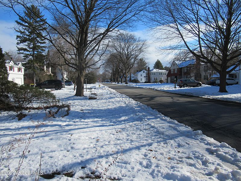 2nd image of 816 Sanders Avenue